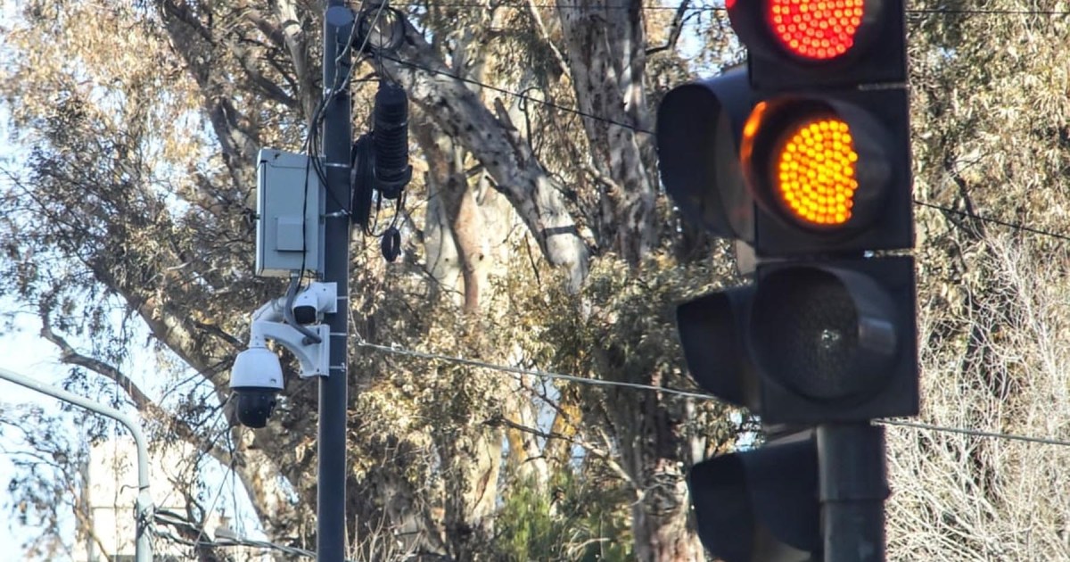 Con IA, los semáforos se adaptarán al flujo vehicular en Neuquén - Diario Río Negro thumbnail
