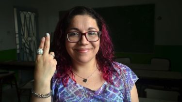 Natalia Ramos tiene 34 años.  “Lo logré, no lo puedo creer, terminé, estoy muy feliz”, afirmó. Foto Matías Subat.