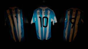 Una camiseta, una historia: el recorrido del uniforme Albiceleste rumbo a Rusia 2018