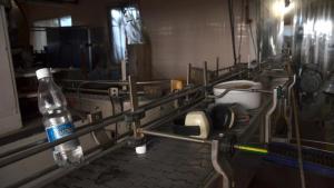 La embotelladora de agua mineral de Santo Tomás volvió a producir