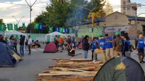En un acampe contra el “ajuste”, anuncian un paro para febrero