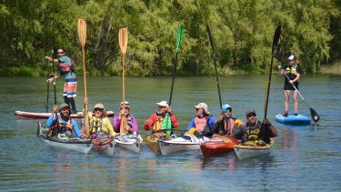 En la travesía anterior, 550 kilómetros por el Limay remó el grupo Salvemos Los Ríos en enero para denunciar la contaminación. (Archivo Yamil Regules).-