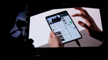 Así es el Samsung Galaxy Fold, el smartphone plegable con seis cámaras