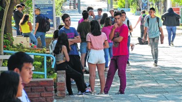 El alquiler y la comida de un estudiante cuesta $20 mil