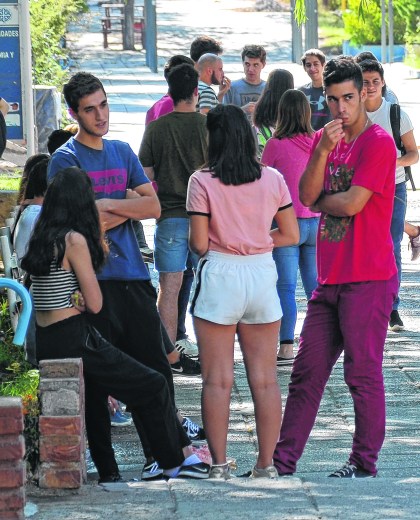 Vivir y estudiar en Neuquén es oneroso y hasta prohibitivo para muchos jóvenes de otros lugares. Foto: Mauro Pérez.