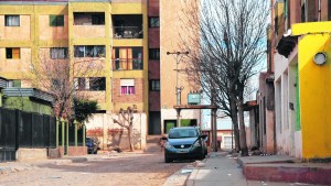 Tres detenidos por asesinar a joven con varias puñaladas y un disparo