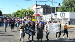Cutral Co: masiva protesta tras el asesinato de una mujer