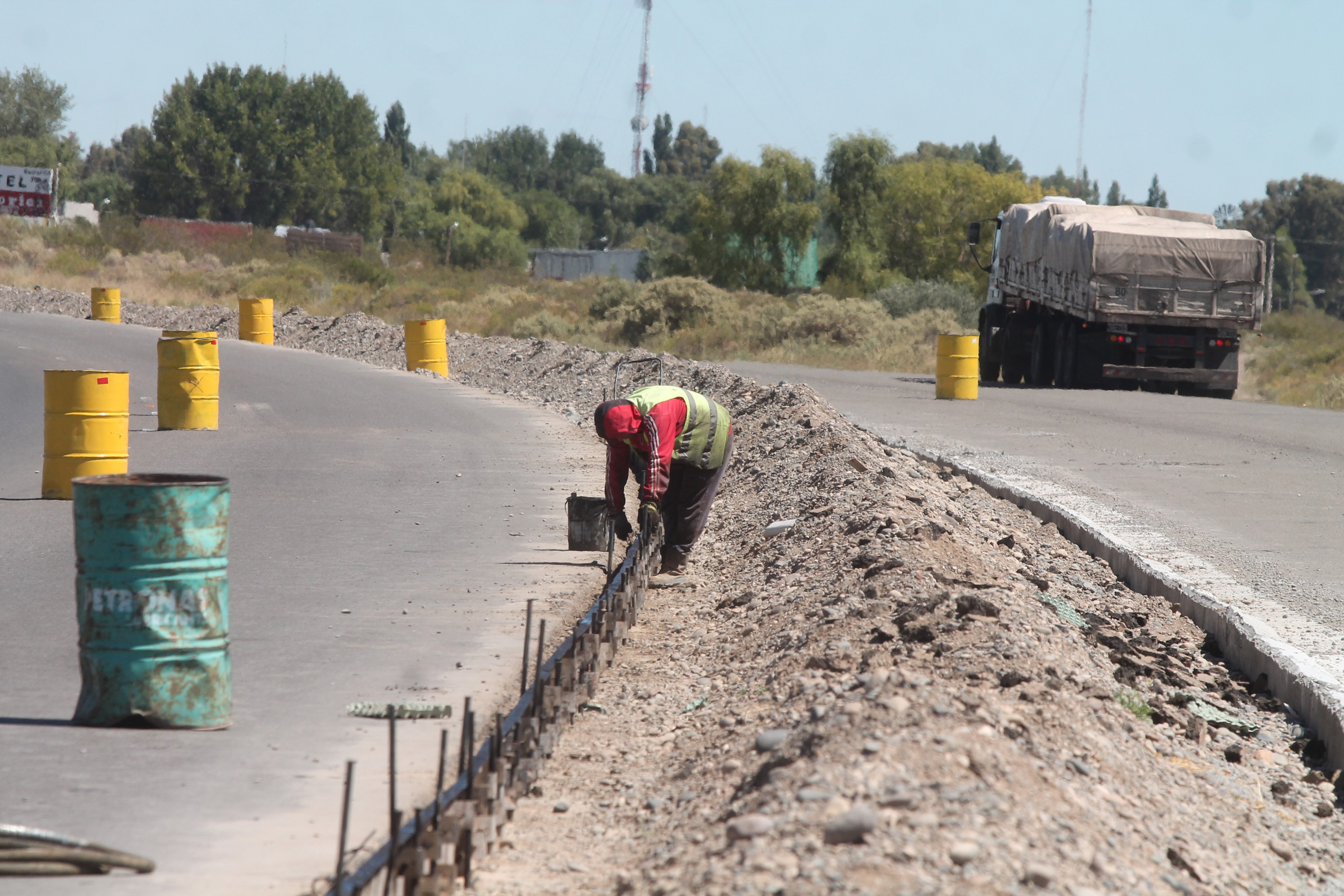 La Ruta 22 desde Chichinales a Arroyito está contemplada en el presupuesto (Foto: Oscar Livera).