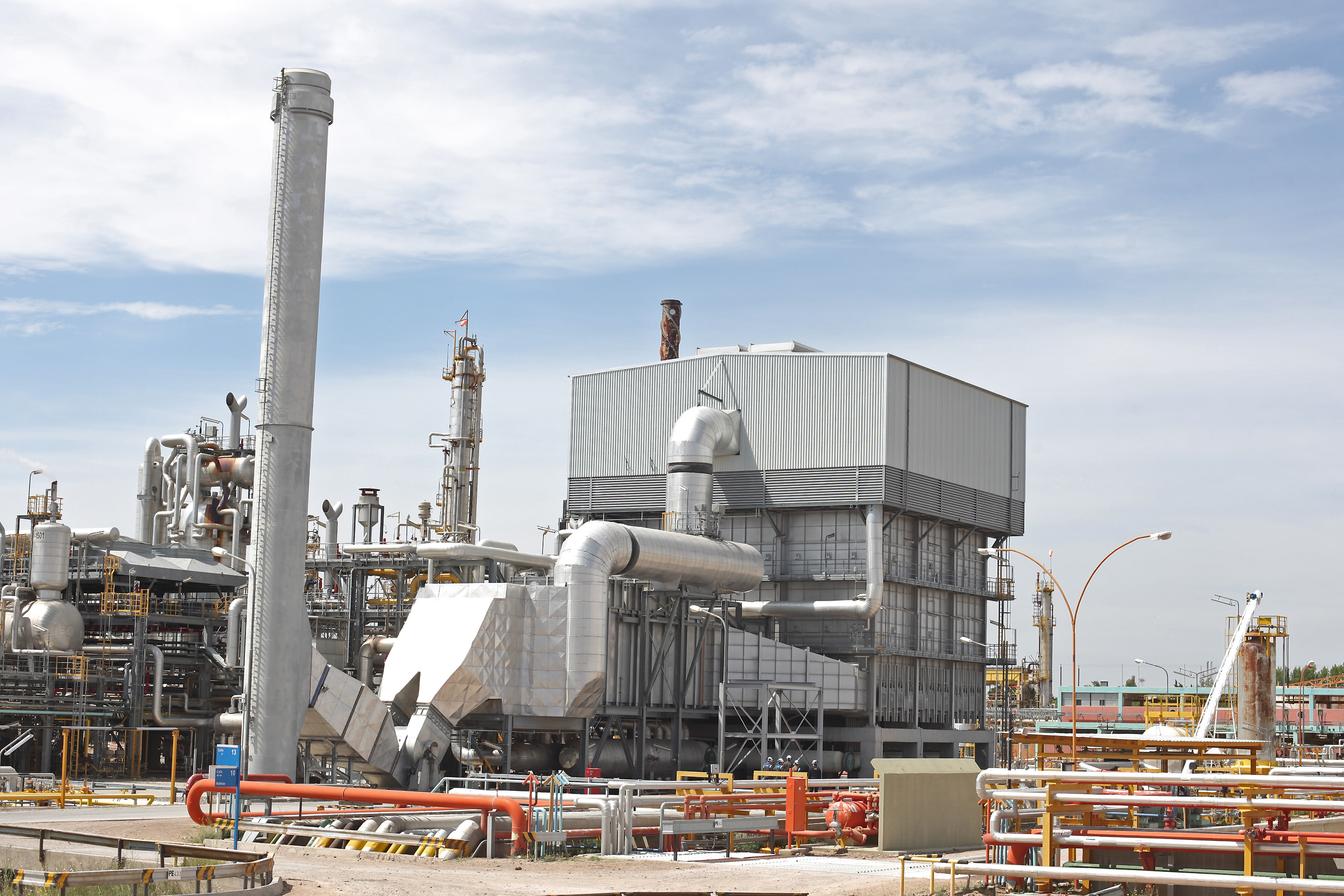 La planta de metanol del Complejo Industrial Plaza Huincul de YPF entrará mañana en parada técnica para mantenimiento.