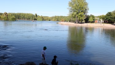 La ola de calor en Buenos Aires obligó a duplicar el caudal del Limay