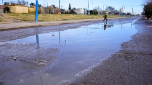 Con un corte de calle, protestarán por desbordes cloacales en Roca