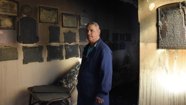 Heraldo, el portero de la escuela incendiada