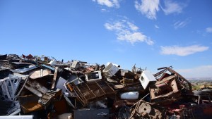 Crisis: lo que algunos tiran otros lo juntan para tener el peso del día