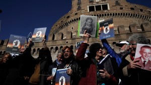 Activistas y víctimas de abusos religiosos marcharon en Roma