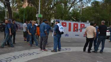 La protesta de la Planta de Agua Pesada de Arroyito se mudó al monumento