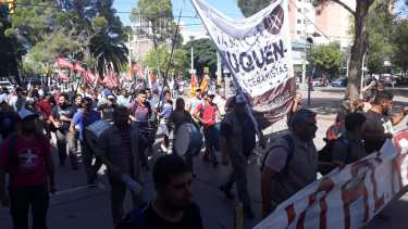 Ceramistas marcharon pidiendo respaldo para no perder 400 puestos de trabajo