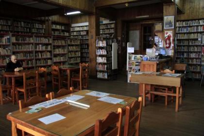 La biblioteca Ernesto Sábato es un espacio muy requerido para los estudiantes de las carreras universitarias de la FADECS. (Foto Gentileza)