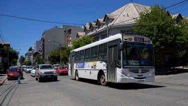 Cambian paradas de colectivos