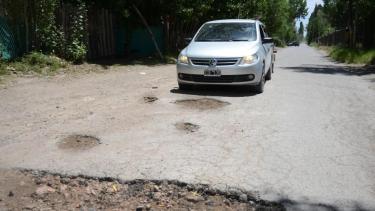 La calle Futaleufú es un dolor de cabeza para los conductores que la circulan cotidianamente (Archivo Mauro Pérez).-