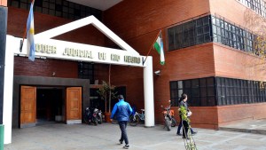 Condenan a empresa de correo: Compró un repuesto por internet y le llegó dañado