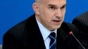 Secretario de Regina pidió  no cobrar el adicional