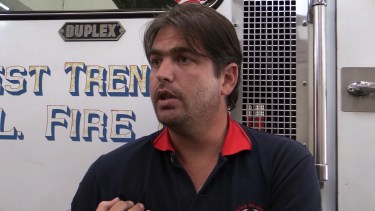 Un bombero y un policía salvaron siete vidas en el río Negro