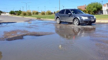 Nuevo desborde cloacal por la rotura de una cañería en Viedma