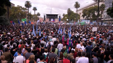 Una multitud marchó por Memoria, Verdad y Justicia: «Contra los discursos que impulsan el olvido»