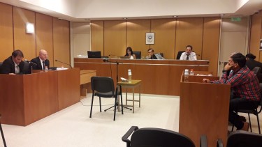 ¿El policía que mató a su vecina será declarado culpable?