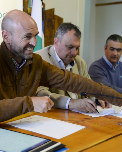 El ministro Guillermo Dietrich firmó el aporte al transporte. (Foto: Alfredo Leiva)
