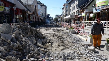 La calle está en obra hace tres años y medio.