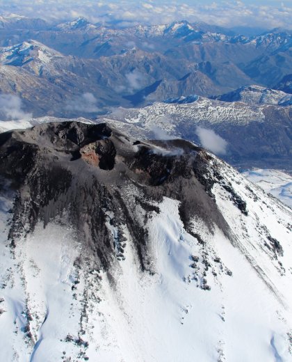 El Complejo Volcánico Nevados de Chillán registró tres explosiones desde ayer. Foto archivo: @biobiochile