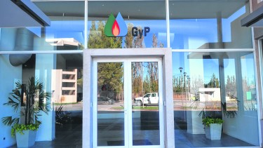 La petrolera provincial concretó su primera exportación de petróleo y ya prepara dos más. 