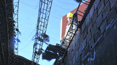 Iniciaron la reparación  del secundario incendiado