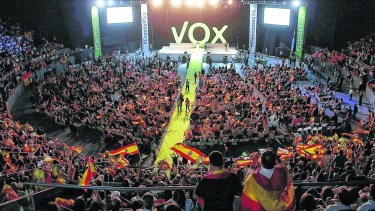 España: con candidatos franquistas, la ultraderecha agita la campaña