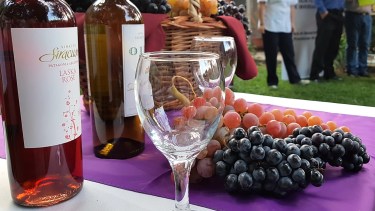 Esta noche se hará la bendición de los frutos para dar puntapié a los festejos vendimiales. (Foto archivo)