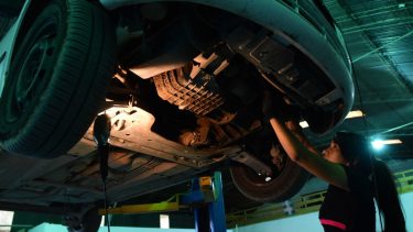 ROCA 19/12/18: ESCUELA DE OFICIOS EXALUMNOS DE DON BOSCO. ROCIO LOPEZ REALIZO EL CURSO DE MECANICA LIGERA Y ESTA PREPARADA PARA TRABAJAR EN TALLERES MECANICOS. FOTO: ANDRES MARIPE