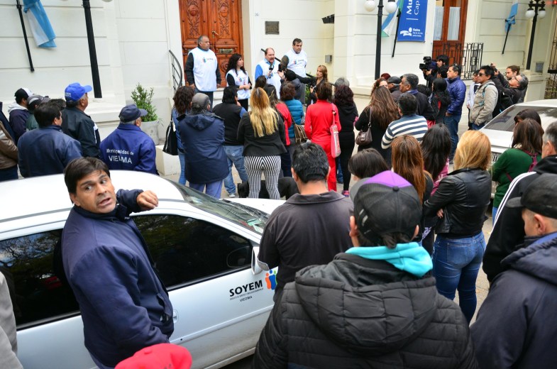 Tras la asamblea se dirigieron a la sede central del municipio.
Foto: Marcelo Ochoa