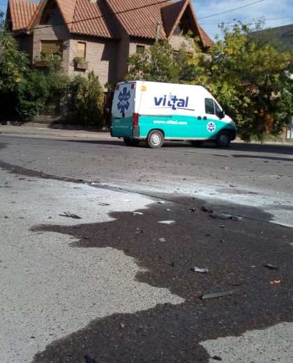 El siniestro vial ocurrió esta mañana, en la intersección de Independencia y Linares. (Yamil Regules).-