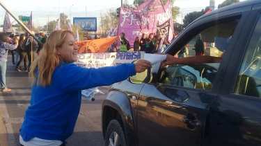 Las mujeres se subieron a las rutas en Neuquén para reclamar por sus derechos