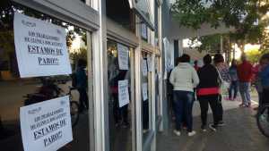 Continúa el paro en la Clínica Roca