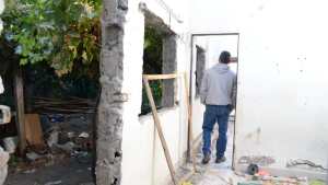 Usurparon una casa y cuando los desalojaron se llevaron hasta las ventanas