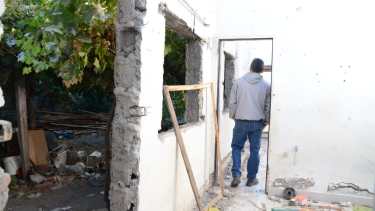 Usurparon una casa y cuando los desalojaron se llevaron hasta las ventanas