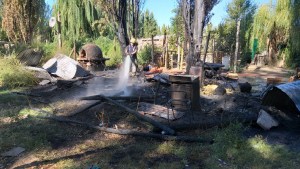 Un niño pudo huir por sus propios medios mientras se incendiaba su casa