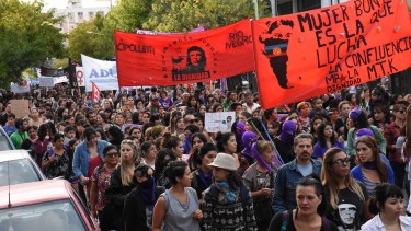 #8M en Cipolletti: Marcha, y almuerzo compartido en la plaza San Martín