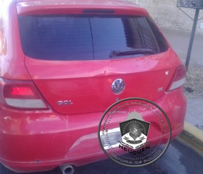 Los delincuentes abandonaron el vehículo en el que circulaban, había sido robado en La Pampa. (Foto: Gentileza.-)