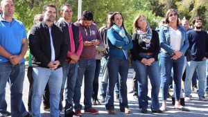 Pusieron baldosas en recuerdo de dos desaparecidos de Neuquén