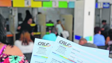 Aumenta la tarifa de luz en Neuquén mientras CALF negocia la deuda