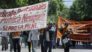 Médicos y profesionales de Neuquén paran en reclamo de su propia ley