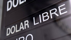 Sica dice que la suba récord del dólar «todavia» no es causa de «preocupación»